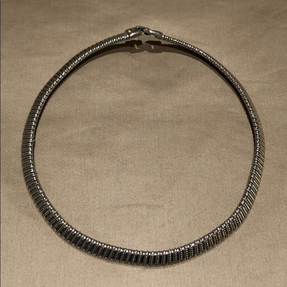 GORGEOUS SILVER TONE NECKLACE!!